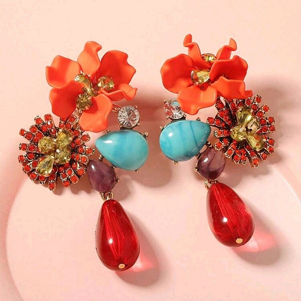 "Tadow" Crystal Tear-drop Dangle Earrings - Picture 6 of 8